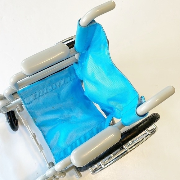 Doll wheelchair accessory - Picture 2 of 3